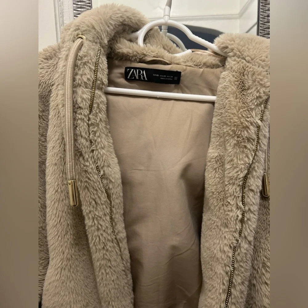 Zara - Picture 2 of 3